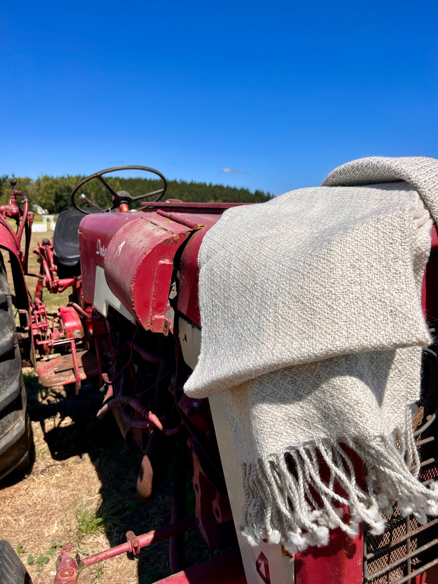 Finely Woven Blanket Scarf in Cream/Light Gray Plaited Diamond Weave