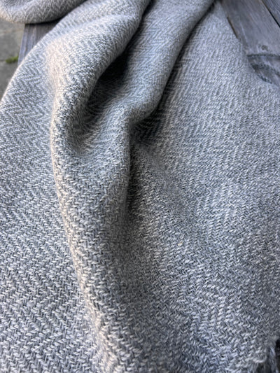 Finely Woven Throw with Twisted Fringe in Gray/White Herringbone