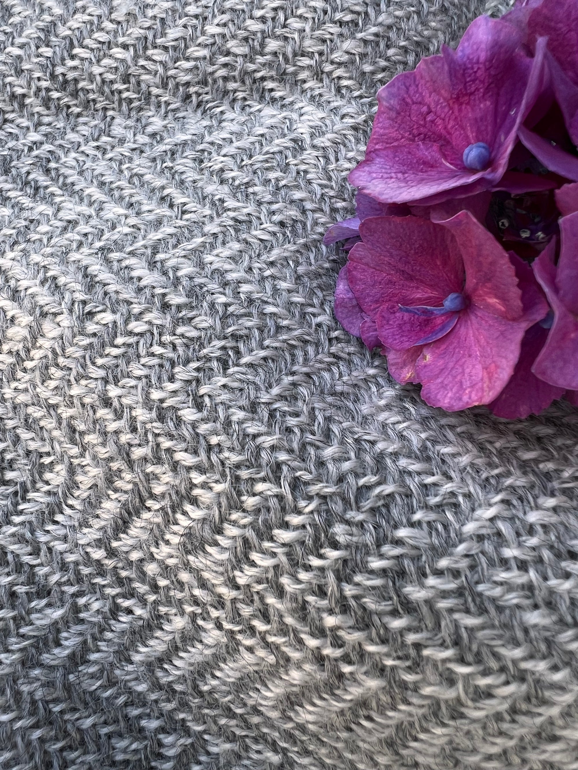Finely Woven Throw with Twisted Fringe in Gray/White Herringbone