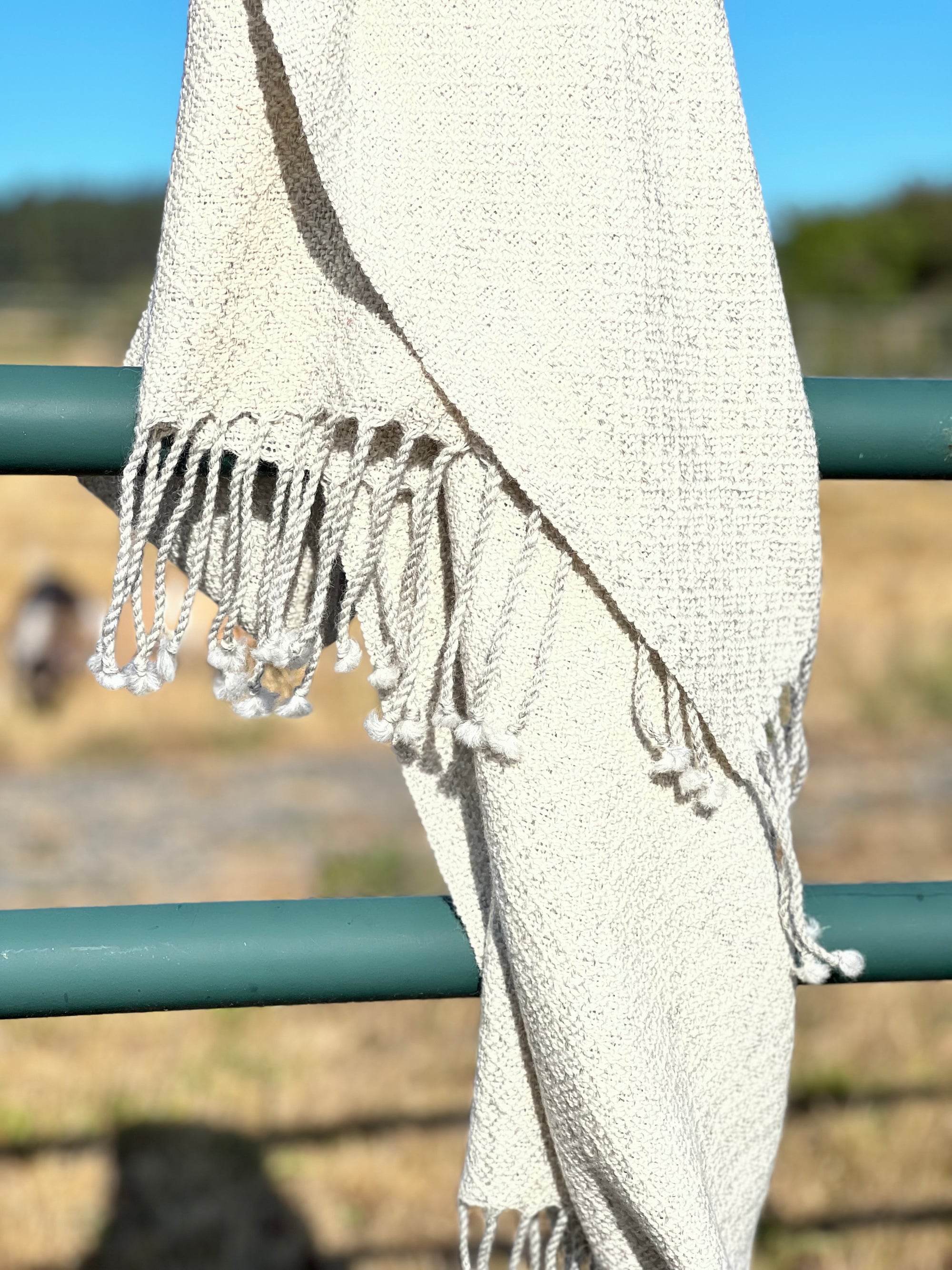 Finely Woven Blanket Scarf in Cream/Light Gray Plaited Diamond Weave