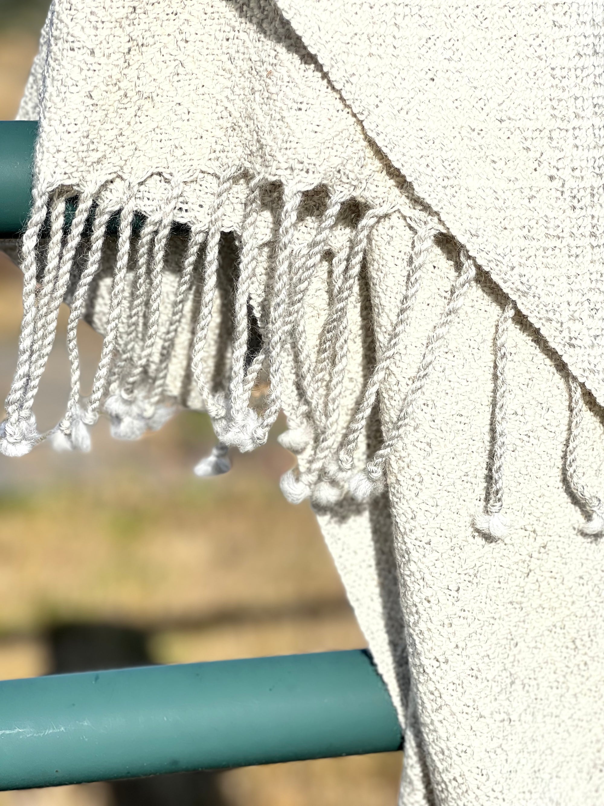 Finely Woven Blanket Scarf in Cream/Light Gray Plaited Diamond Weave